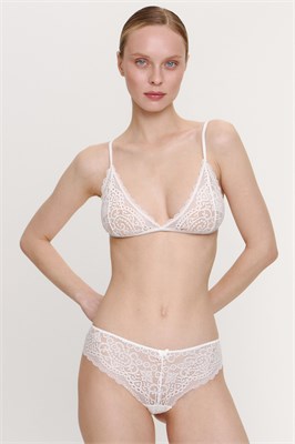 {{photo.Alt || photo.Description || 'Трусы бразильяна Le desir белый'}}