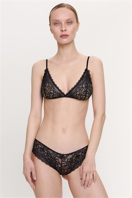 {{photo.Alt || photo.Description || 'Топ с мягкими чашками Le desir черный'}}