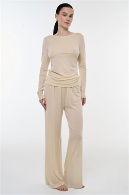 {{photo.Alt || photo.Description || 'Лонгслив, Облако / Yun Yun, Сливочный'}}